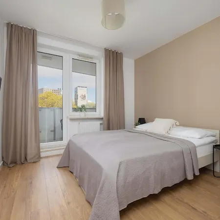 Spacious With Parking Next To Metro By Renters Appartamento Varsavia