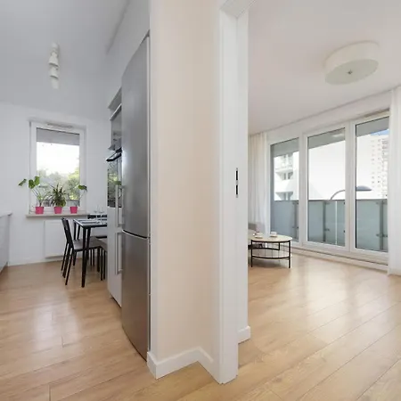 Spacious With Parking Next To Metro By Renters Appartamento *