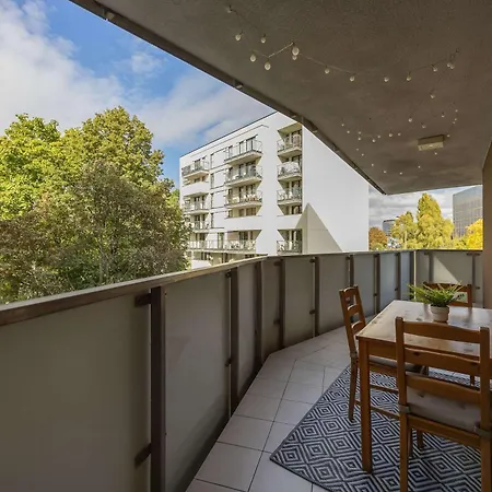 Spacious With Parking Next To Metro By Renters Varsavia