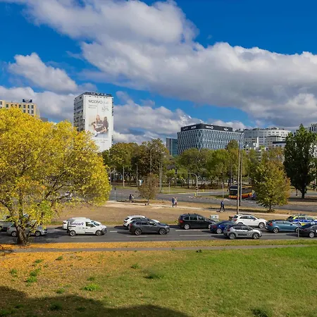 Spacious With Parking Next To Metro By Renters Appartamento *