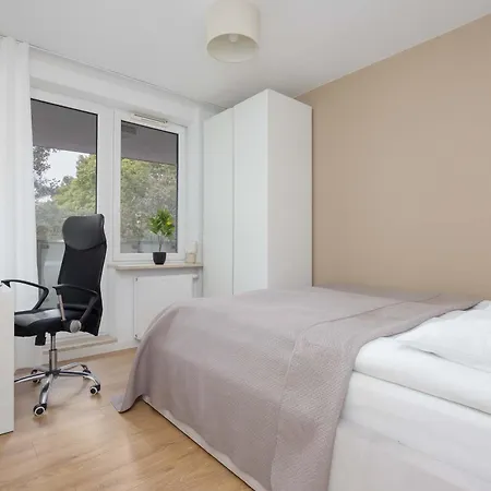 Spacious With Parking Next To Metro By Renters *