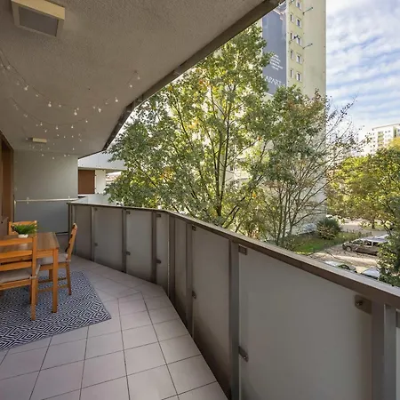 Apartment Spacious With Parking Next To Metro By Renters