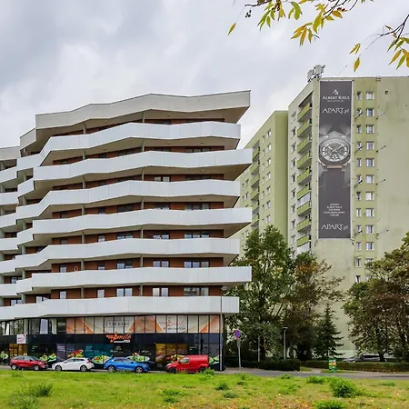 Spacious With Parking Next To Metro By Renters